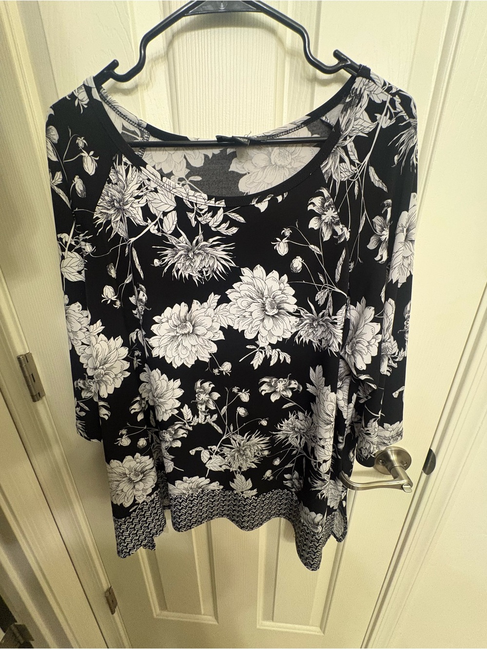 Karen Kane Black & White Floral Scoop Neck Women's Top